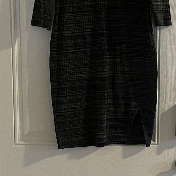 EUC “Express” Form Fitting Stretch Dress 3/4” sleeves Sz Lg W/front side split - Picture 5 of 7